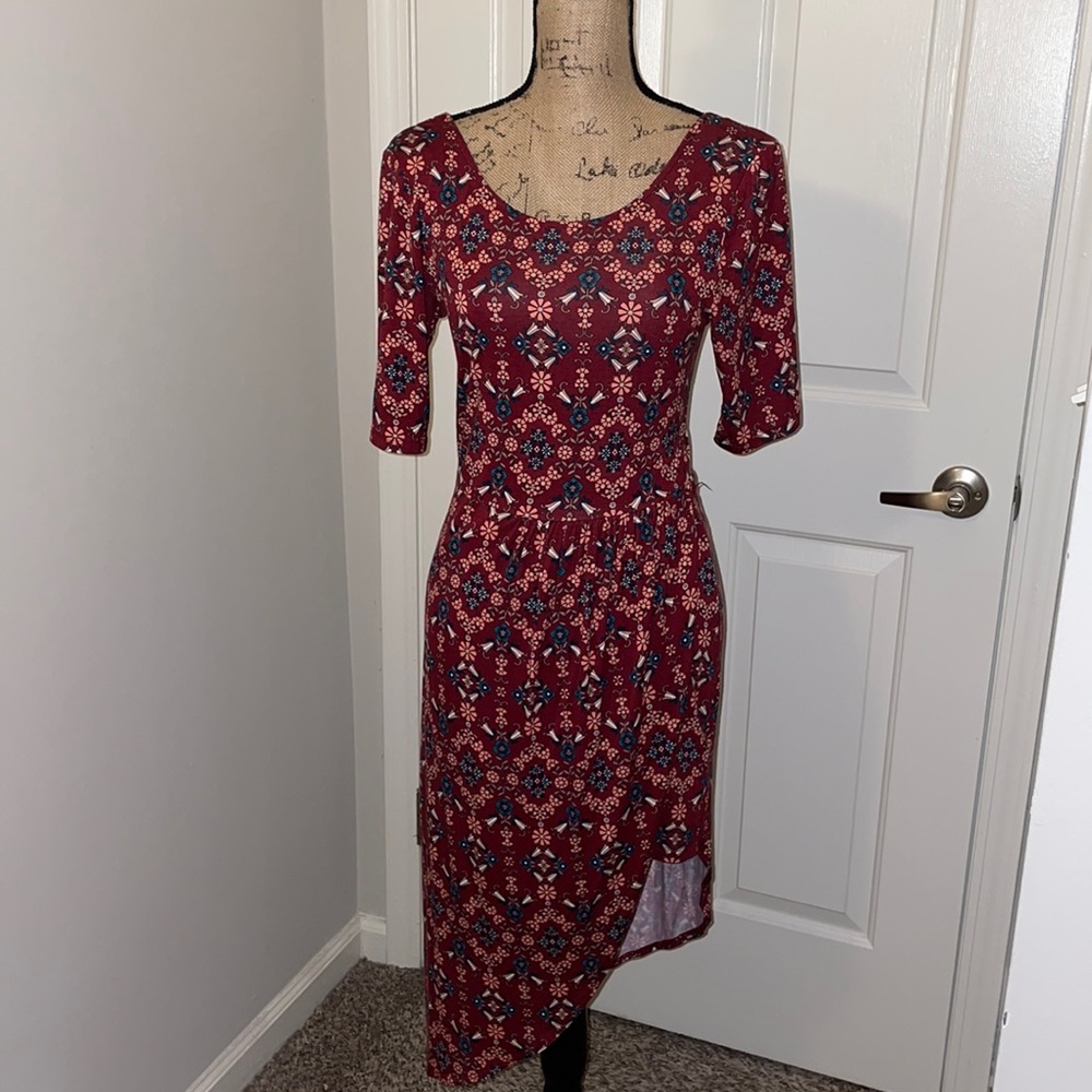 Everly for Francesca’s red floral flowy medium asymmetrical flowy fun summer fit